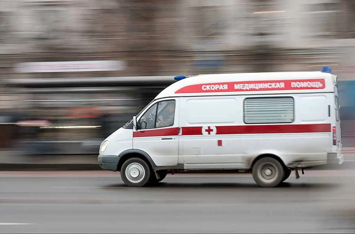 muzhchina-vypal-iz-okna-doma-prestarelyh.jpg