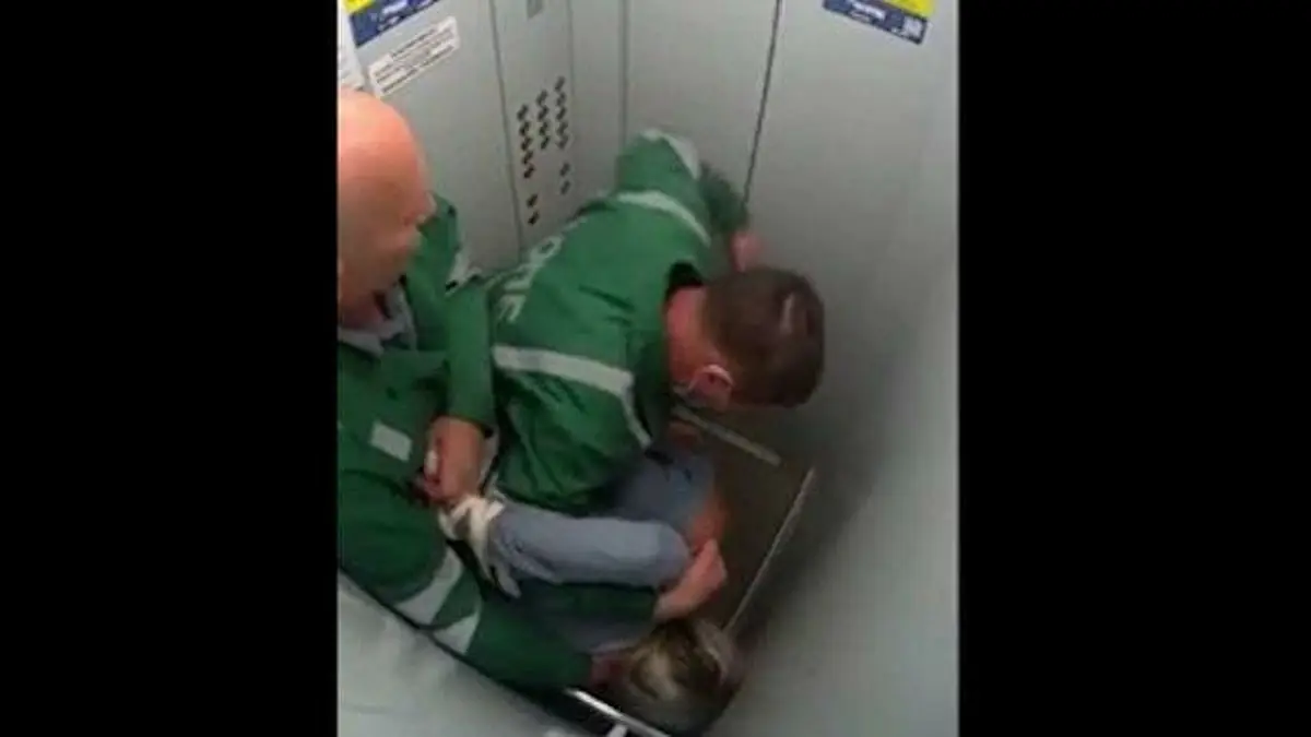 sanitary-psihbolniczy-izbili-paczientku.jpg