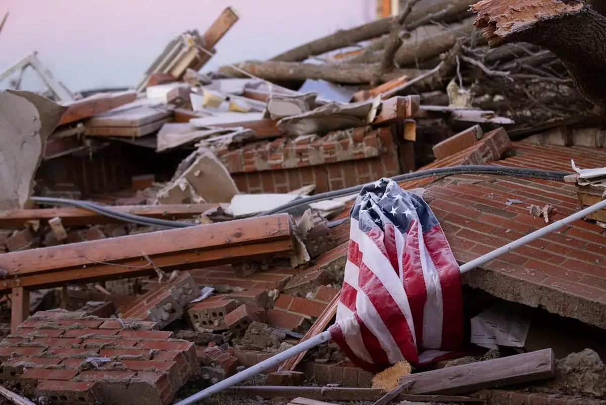 amerikanskij-dom-prestarelyh-razrushil-tornado.jpg