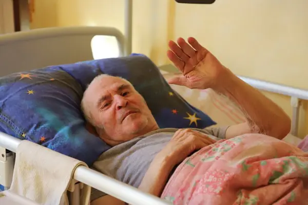 Задачи пансионатов для лежачих пожилых людей